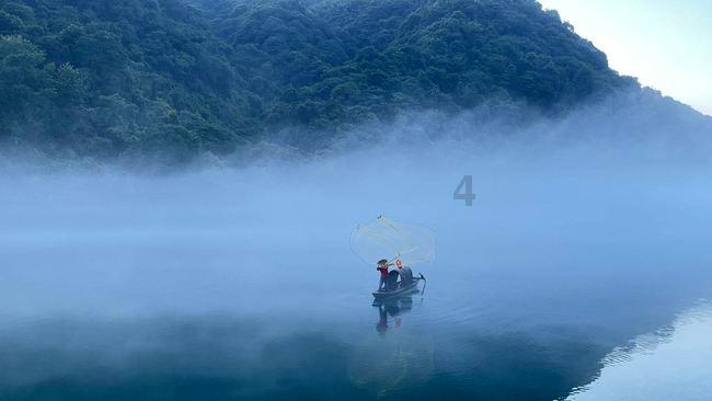 鹿晗迎来32岁生日，圈内哪些好友为其送上了祝福？游戏画面